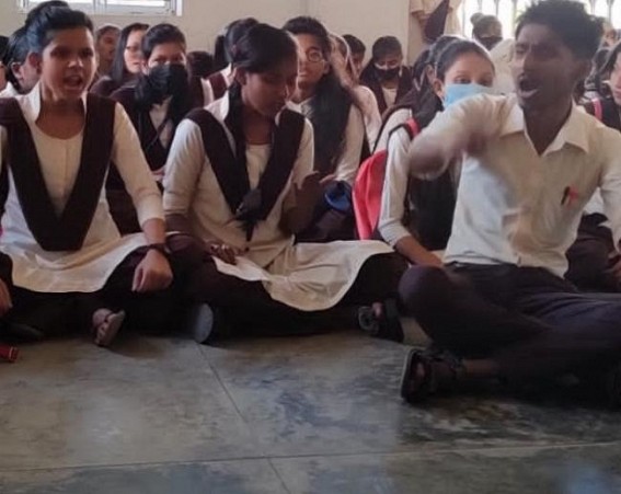 Demanding Election college students gheraoed Ramakrishna College Principal’s room in Kailashahar Demanding Election college students gheraoed Ramakrishna College Principal’s room in Kailashahar